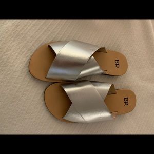 BT sandals size 5